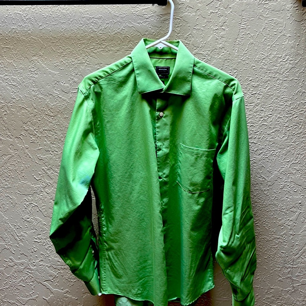 Mens Arrow fitted dress shirt in a green color. Size 15.5 (34/35)